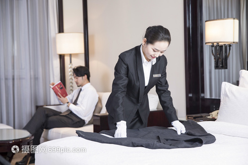 酒店服務(wù)人員疊衣服攝影服務(wù) 打造視覺(jué)盛宴與品牌升級(jí)